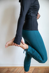 Ruched, Cinched Yoga Leggings with Mini Skirt in Amethyst