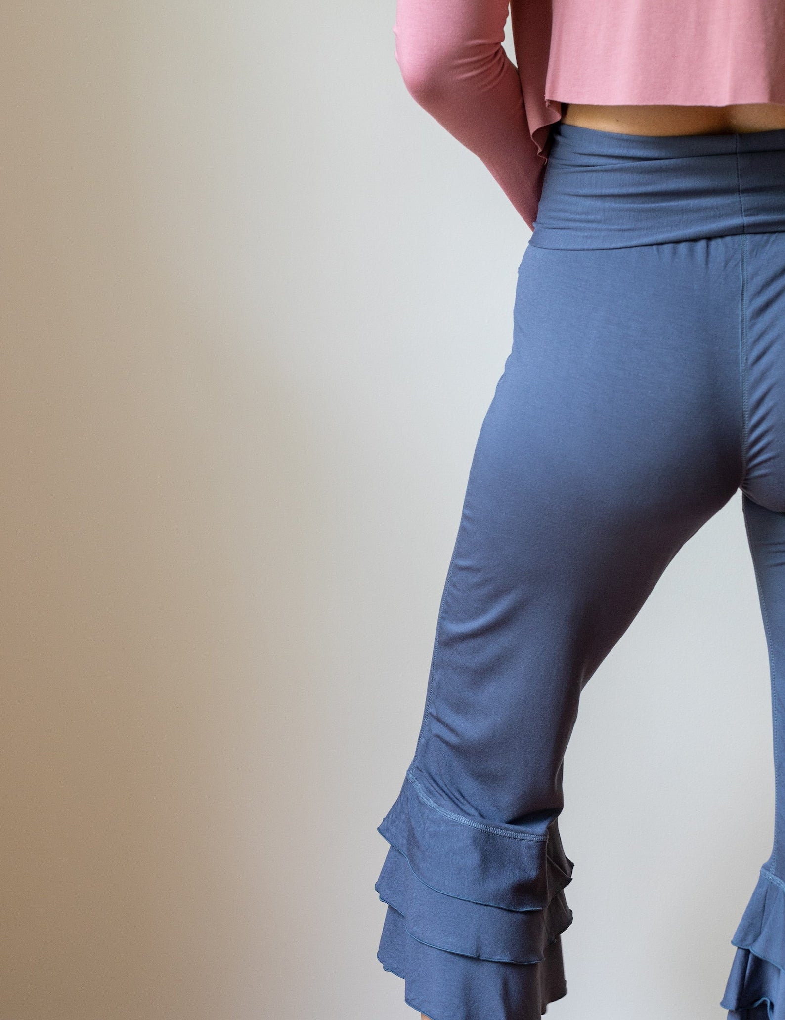 Ruffle Bloomer Yoga Flared Pants in Gray