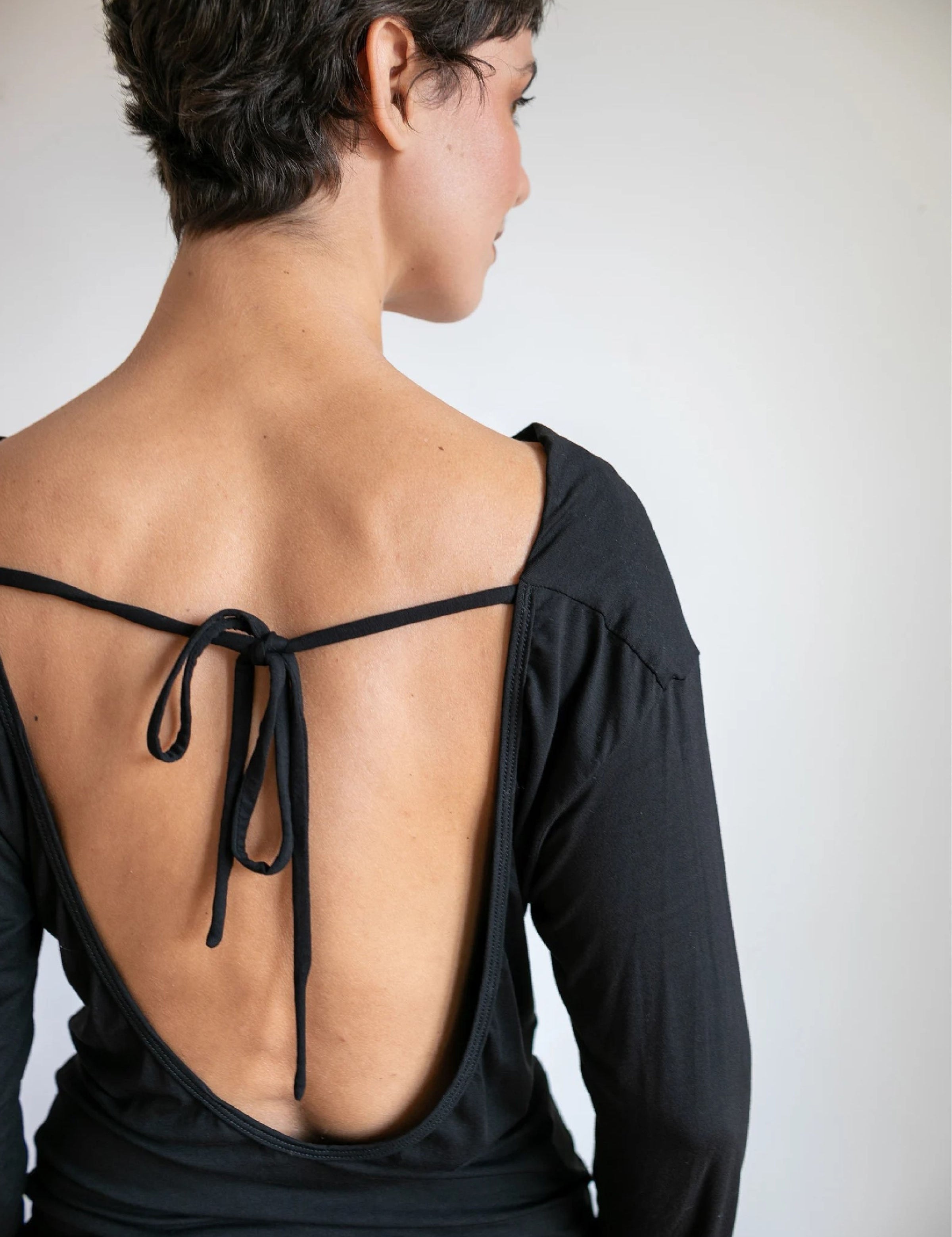 Leslie Backless Long Sleeve Shirt in Black